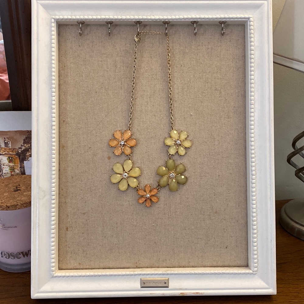 Women’s retro floral necklace